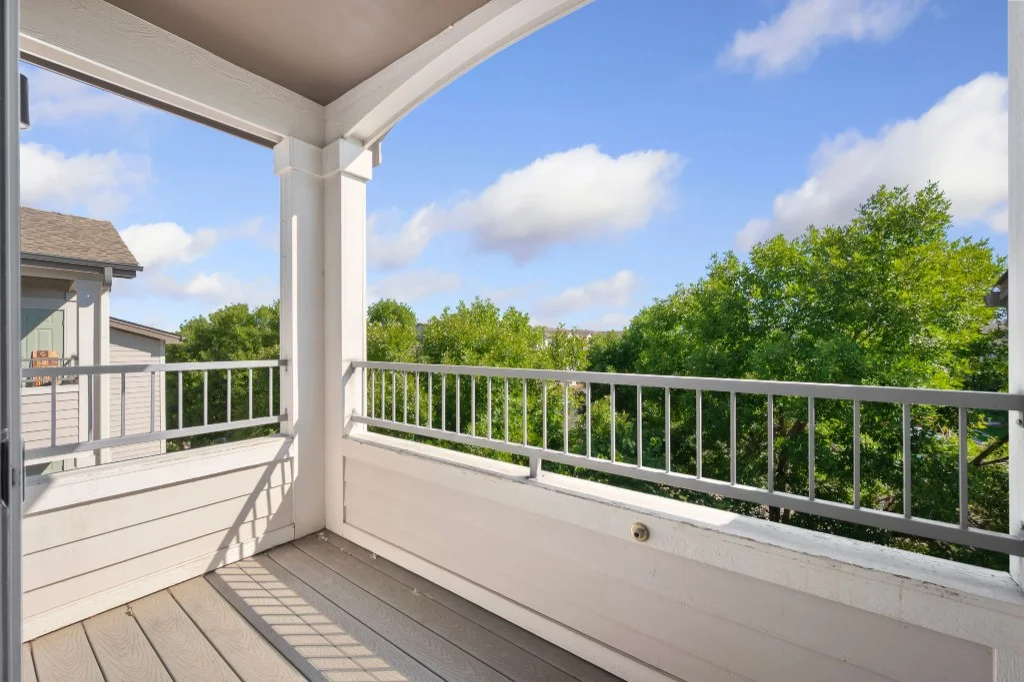 Private Balcony & Central Air